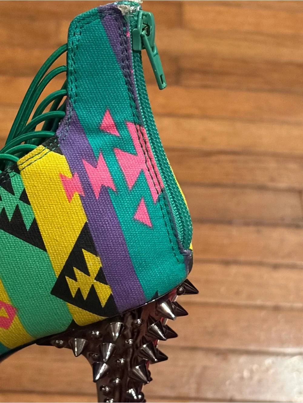 Kush Kouture Spiked Heels, size 10, Green/multi print silver heel - Picture 11 of 11